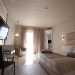 Main Palace 4* רוקאלומרה