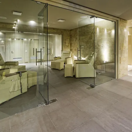 主宫酒店 酒店 4*