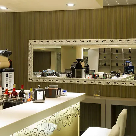 主宫酒店 4* 洛卡卢美拉