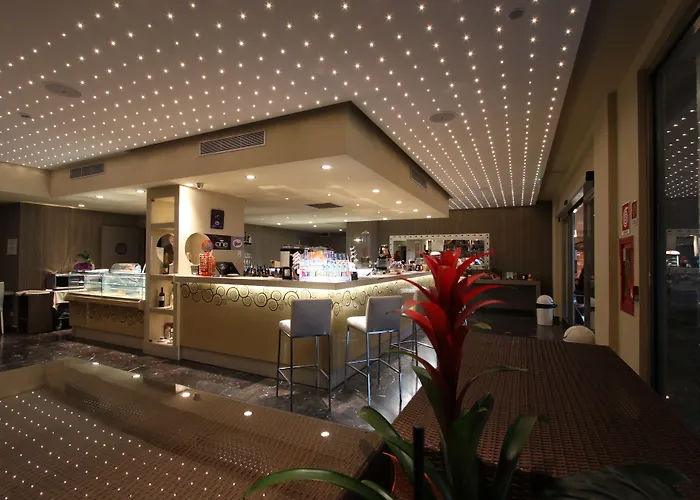 فندق Main Palace 4*